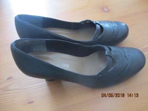 Froggie Genuine leather shoes in box - size 6 1/2