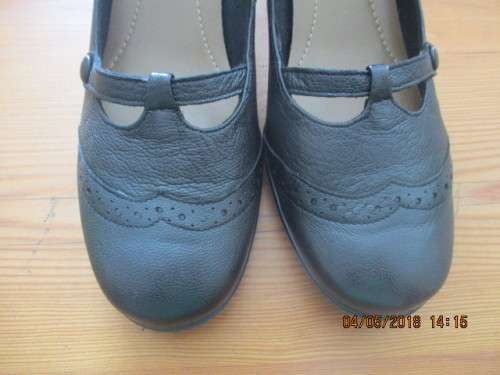 Froggie Genuine leather shoes in box - size 6 1/2