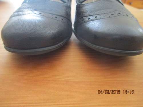 Froggie Genuine leather shoes in box - size 6 1/2