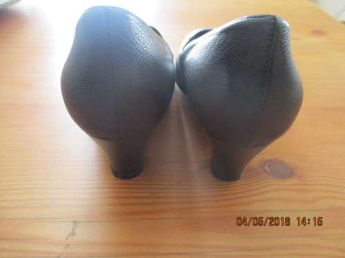 Froggie Genuine leather shoes in box - size 6 1/2