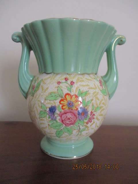 Crown Devon 'Fieldings' vase - handpainted in green floral - 15 cm high