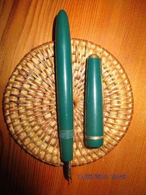 RARE Green colour Parker fountain pen : Slimfold with 14 ct gold nib - WOW!!