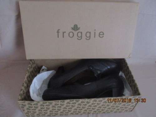 Froggie Genuine leather shoes in box - size 6 1/2