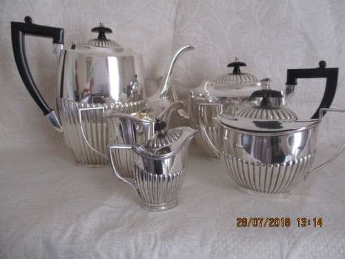 Beautiful 5 piece Silver plated Tea & Coffee set - Monteforte made in England