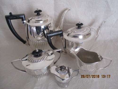 Beautiful 5 piece Silver plated Tea & Coffee set - Monteforte made in England