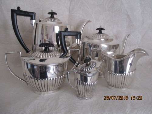 Beautiful 5 piece Silver plated Tea & Coffee set - Monteforte made in England