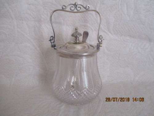 Stunning cut glass jam pot with plated silver spoon, rim & lid - 12,5 cm high