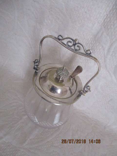 Stunning cut glass jam pot with plated silver spoon, rim & lid - 12,5 cm high