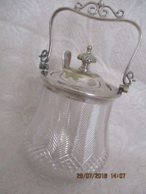 Stunning cut glass jam pot with plated silver spoon, rim & lid - 12,5 cm high