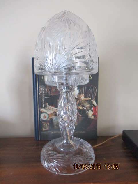 Exquisitely beautiful rose cut crystal glass lamp - 40 cm high WOW!!!