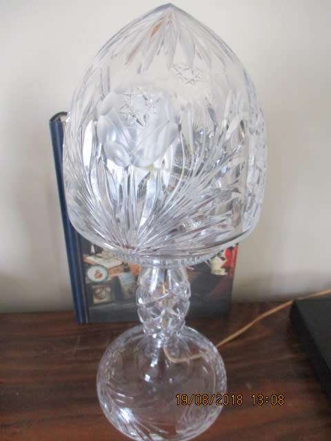 Exquisitely beautiful rose cut crystal glass lamp - 40 cm high WOW!!!