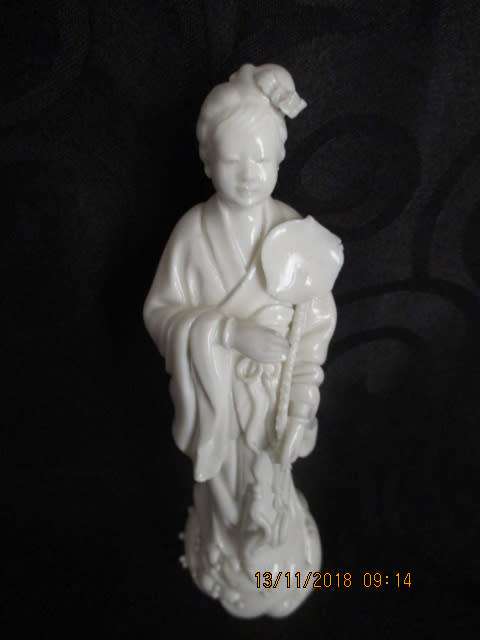 Chinese blanc de chine lady Quan Yin figurine - 14,5 cm high