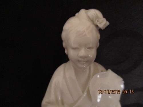 Chinese blanc de chine lady Quan Yin figurine - 14,5 cm high