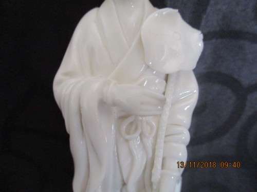 Chinese blanc de chine lady Quan Yin figurine - 14,5 cm high