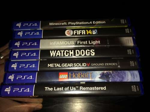Playstation 4 (PS4) Bundle + Games