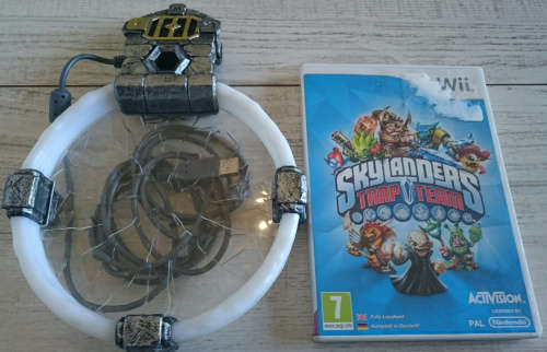 Skylanders Trap Team Game and Portal Set - Wii