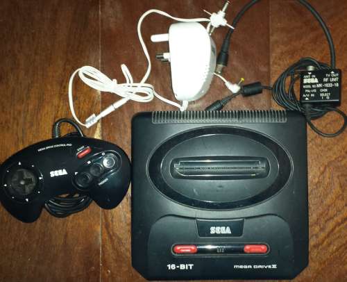 Mega Drive Console Model 2 + Original Controller (Retro)