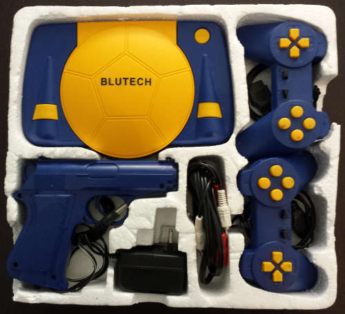 Blutech Famiclone Console, 2 Controllers + Gun (Retro)