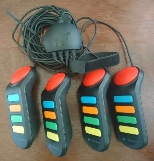 Buzz The Hollywood Quiz + Buzz Wired Buzzers (set of 4) - PS2