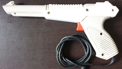 Generic Famiclone Zapper Gun (Light Grey) (15 Pin) (Retro)