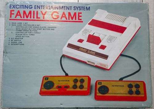 Boxed "Family Game" Entertainment system / 8 Bit Famiclone + 2 Controllers