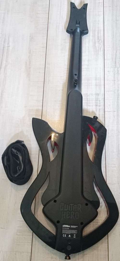 Guitar hero Warriors of Rock Game + Guitar  - Wii (Boxed)