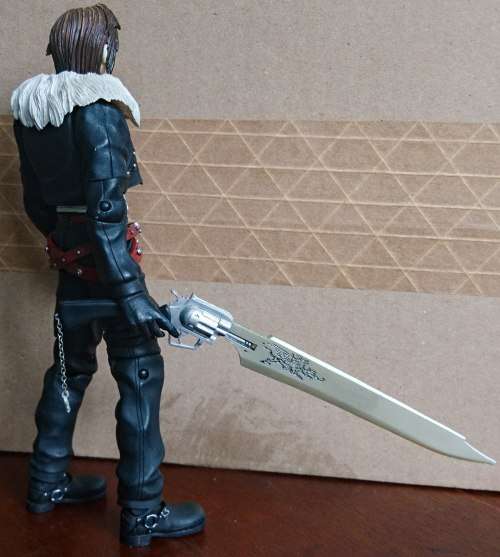 Square Enix Final Fantasy 8 Squall Leonhart Figurine with Sword