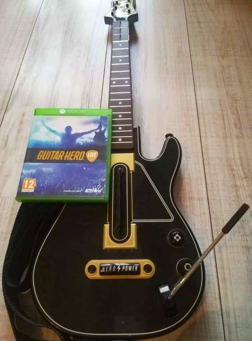 Guitar Hero Live + Wireless Guitar - Xbox One