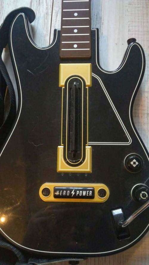 Guitar Hero Live + Wireless Guitar - Xbox One