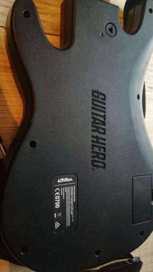 Guitar Hero Live + Wireless Guitar - Xbox One