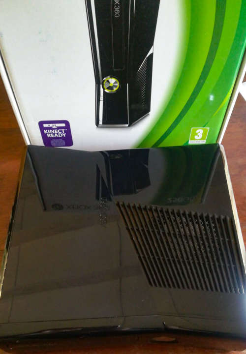 Boxed Xbox 360 S Console 250GB + Original Controller