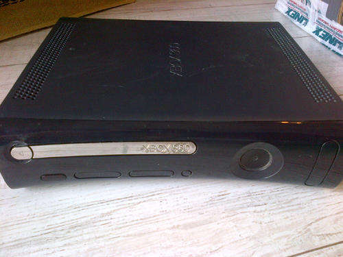Black Xbox 360 elite console (NO CABLES). SPARES OR REPAIR