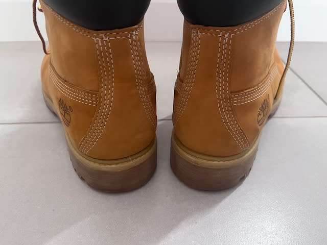 TIMBERLAND 8 1/2 IN CLASSIC LACE UP BOOTS MENS SA SIZE 8.5 - SECOND HAND - GOOD CONDITION