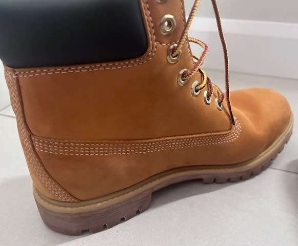 TIMBERLAND 8 1/2 IN CLASSIC LACE UP BOOTS MENS SA SIZE 8.5 - SECOND HAND - GOOD CONDITION