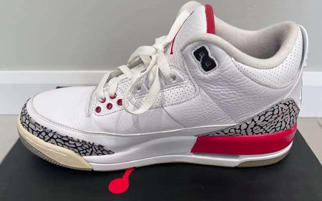 Nike Air Jordan 3 Retro - SECOND HAND - UK 9 - SOME DISCOLORING