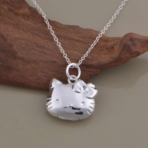 Hello Kitty necklace + pendant
