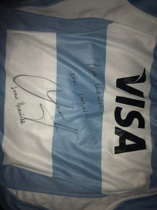 ARGENTINA JAGUAR SIGHNED RUGBY JERSEY