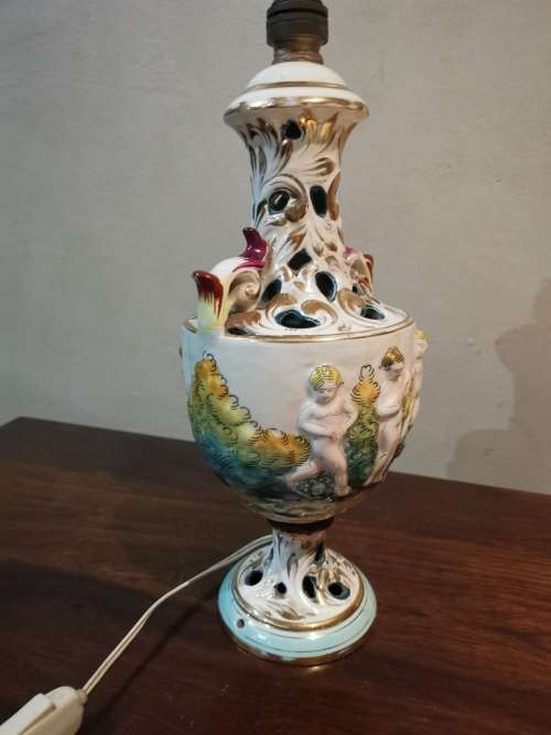 LARGE 2 HANDLE CAPODIMONTE LAMP