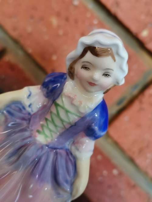 ROYAL DOULTAN FIGURINE (DINKY DO)