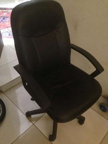 Office chair ( like new )