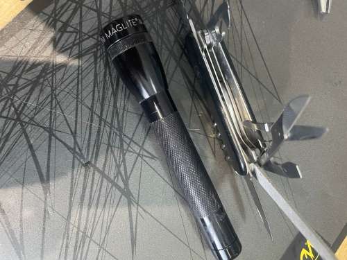 Victorinox Mountaineer + Maglite