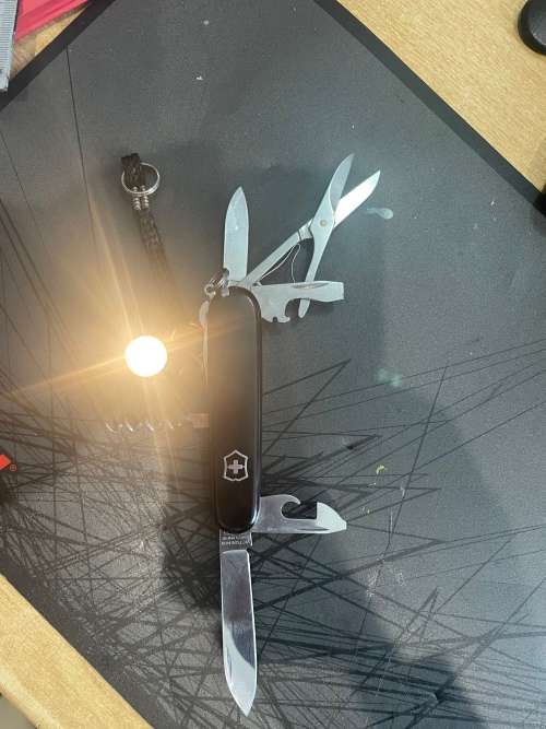 Victorinox Climber + Maglite