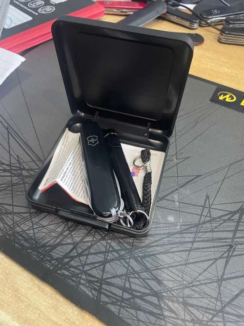 Victorinox Climber + Maglite