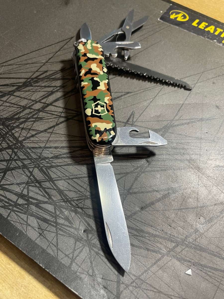 Victorinox Huntsman Camo
