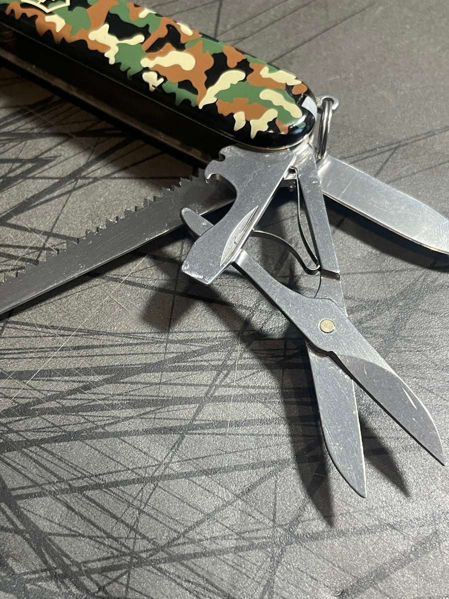 Victorinox Huntsman Camo