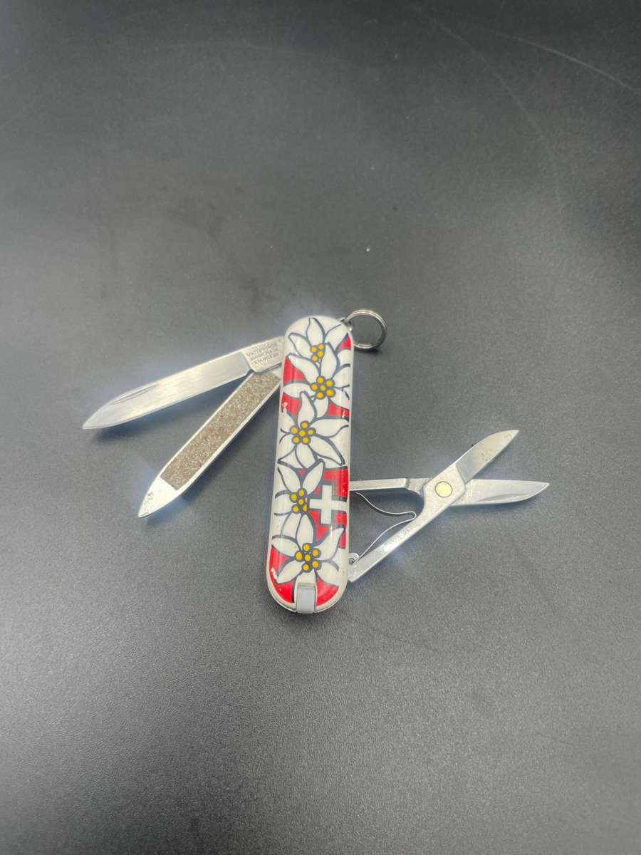 Victorinox SD Red Edelweiss Flowers - 58mm Classic - Swiss Army Knife