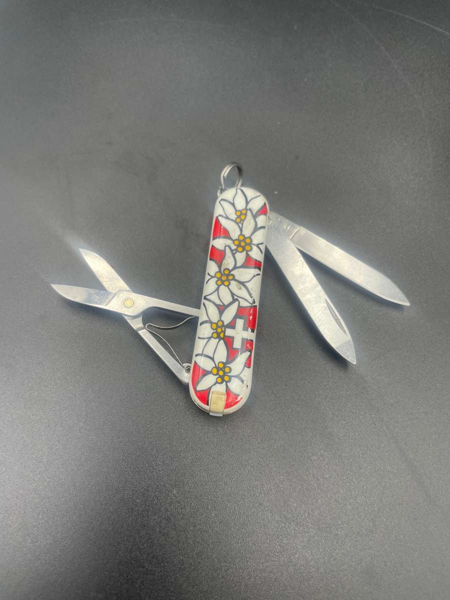 Victorinox SD Red Edelweiss Flowers - 58mm Classic - Swiss Army Knife