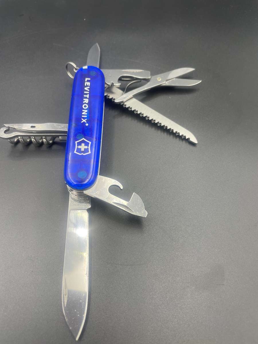 Victorinox Huntsman Trans Blue