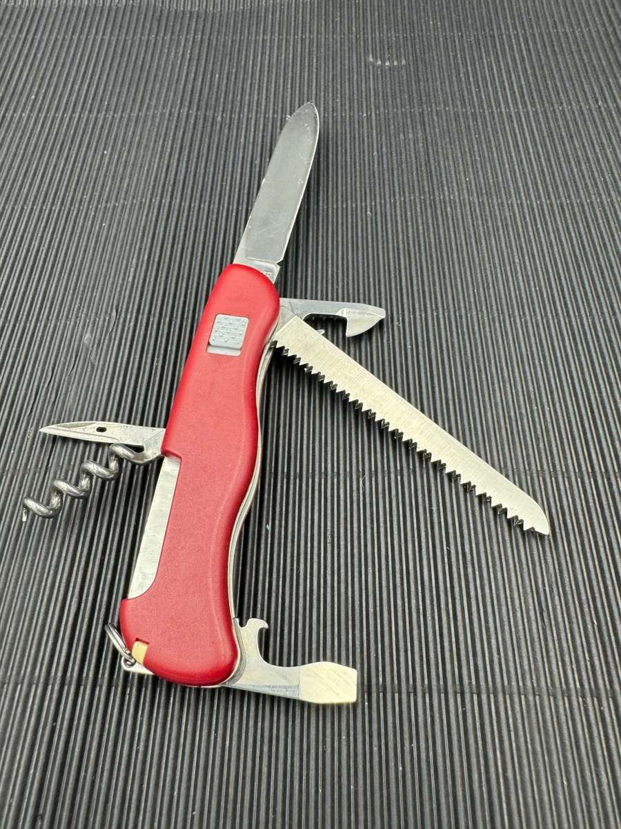 Victorinox Forester w/Liner Lock Red 111mm