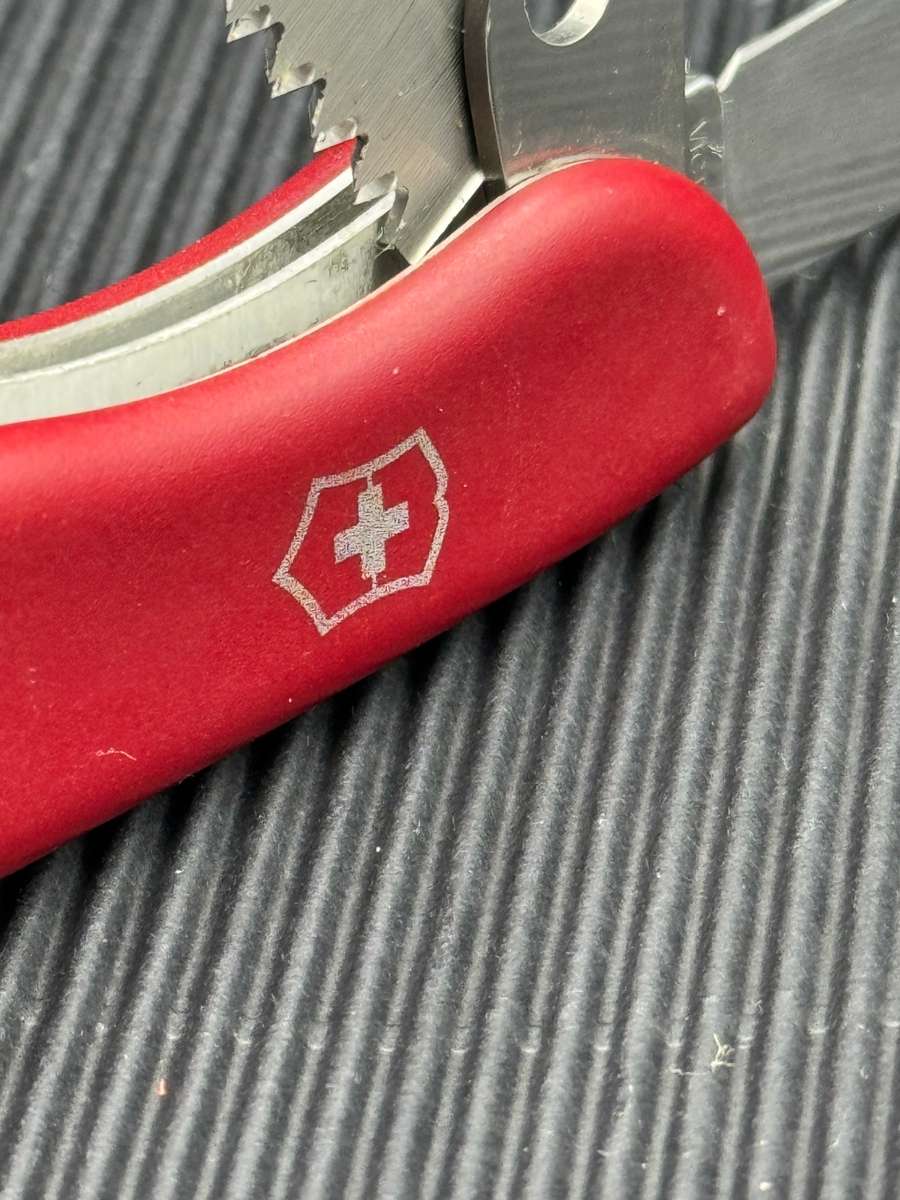 Victorinox Forester w/Liner Lock Red 111mm
